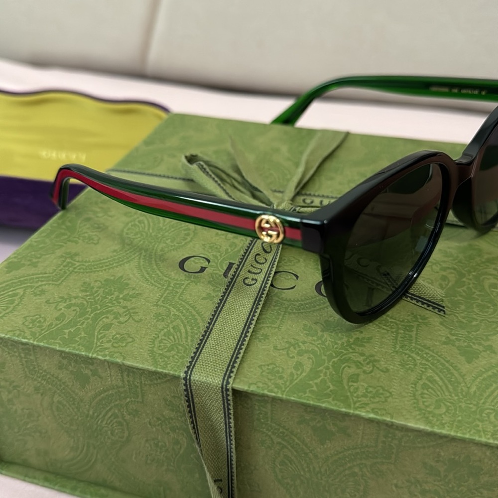 Mint Condition Gucci Sunglasses - image 3
